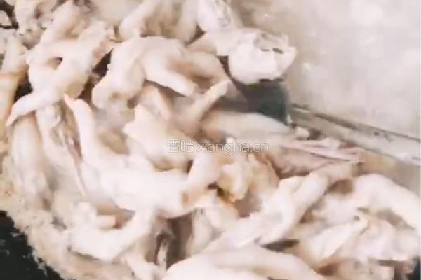 泡椒鸡爪的做法图解2