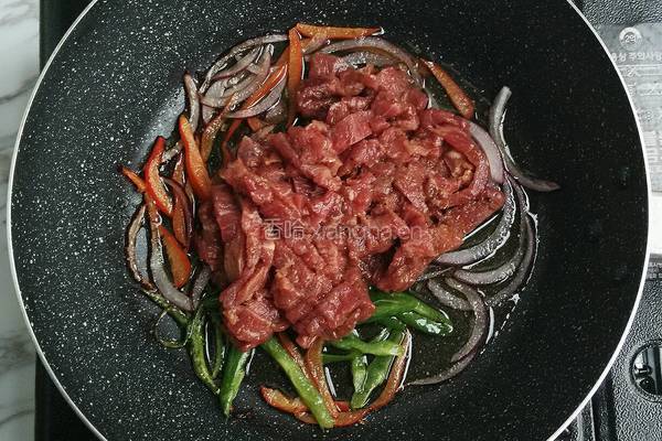 蒜香牛柳炒面的做法图解5