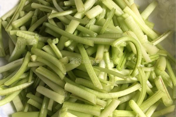 肉丝炒蕃薯藤的做法图解3