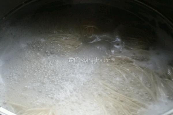 鸡蛋抄面的做法图解2