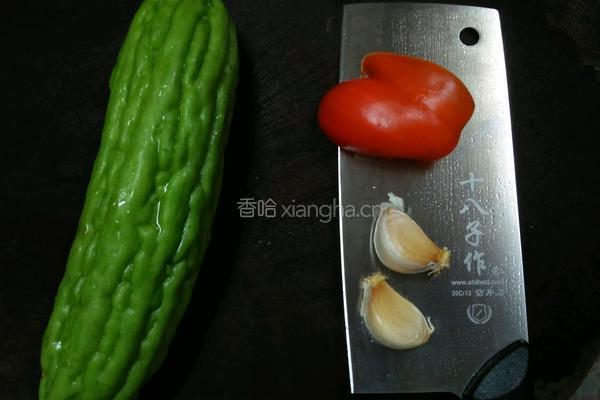凉拌苦瓜的做法图解1