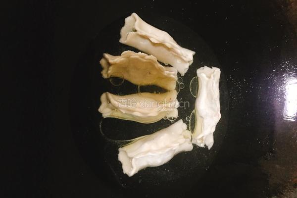 杏鲍菇肉末锅贴的做法图解6