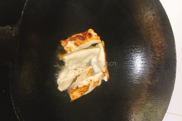杏鲍菇肉末锅贴的做法图解8