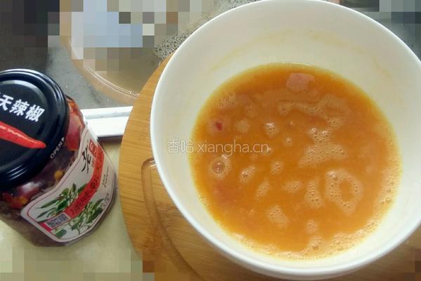 辣椒酱煎蛋皮的做法图解2
