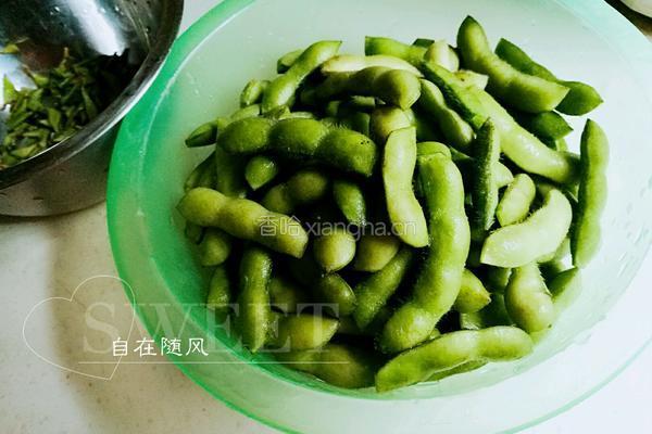 煮毛豆的做法图解2