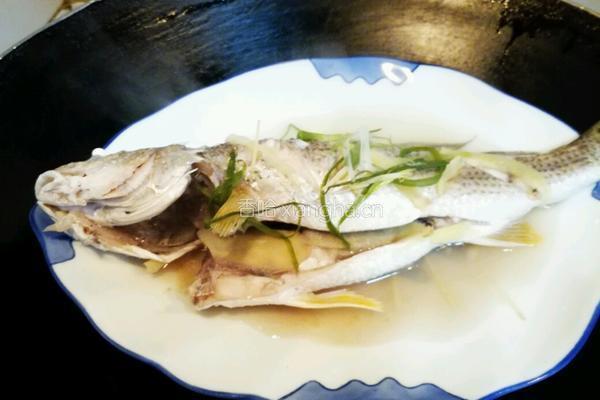 清蒸海鲈鱼的做法图解6