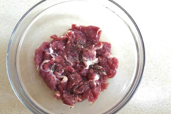 双色椒爆牛肉的做法图解1