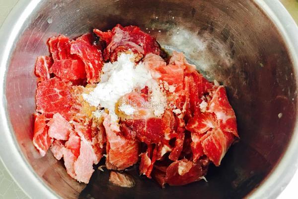秋葵炒肉的做法图解3