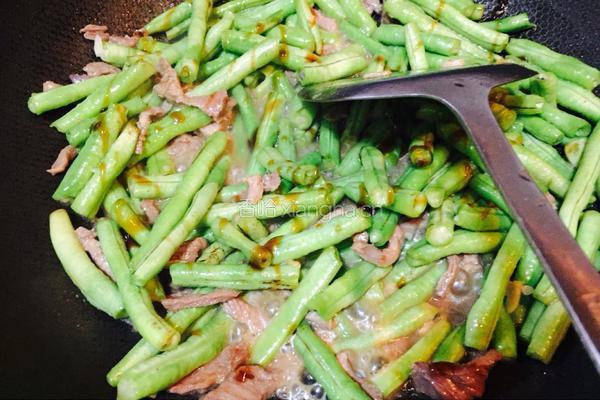 豇豆炒肉丝的做法图解7