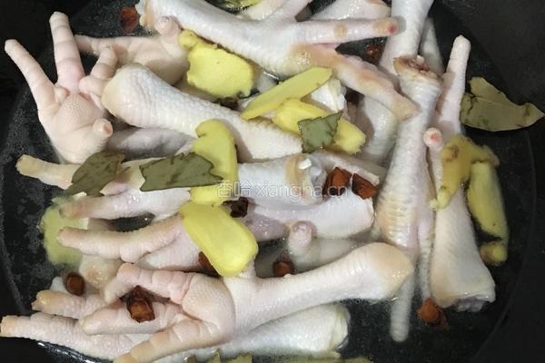 豉油煮鸡爪的做法图解2