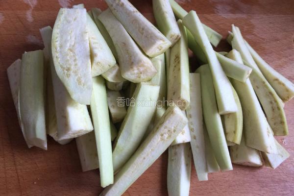 蒜蓉蒸茄子的做法图解1