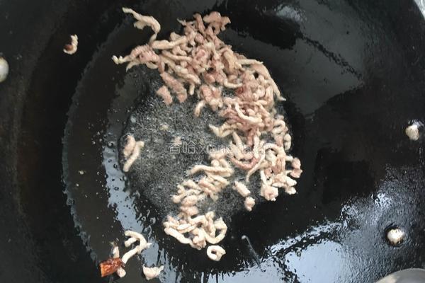 肉丝炒口蘑的做法图解3