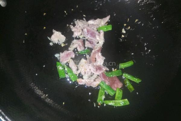 蒜香瘦肉炒四季豆的做法图解3