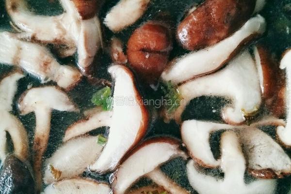 香菇油麦菜的做法图解8