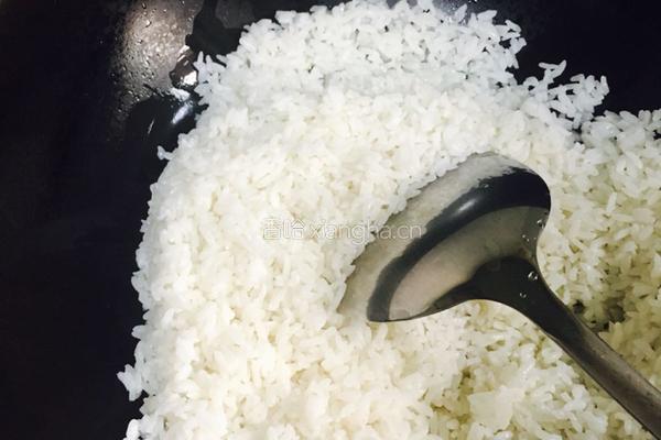 虾仁蛋炒饭的做法图解8