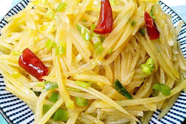 蚝油土豆丝的做法图解1