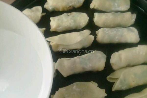 饺子皮锅贴的做法图解16