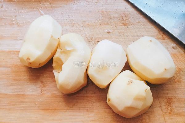 油焖土豆片的做法图解1