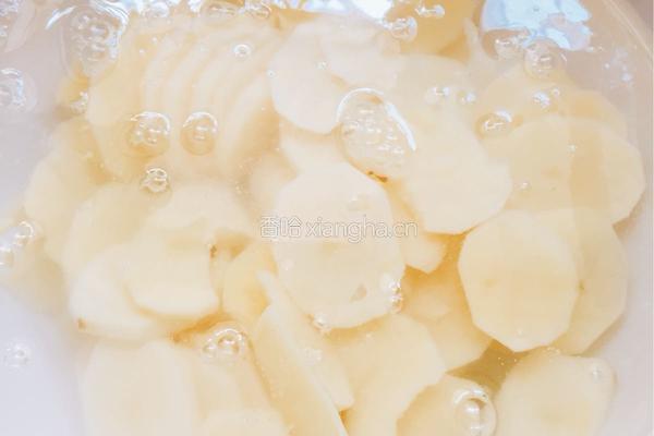 油焖土豆片的做法图解2