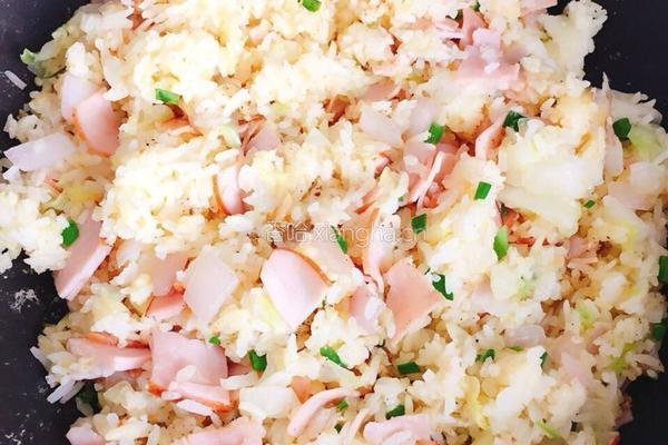 蛋黄火腿炒饭的做法图解4