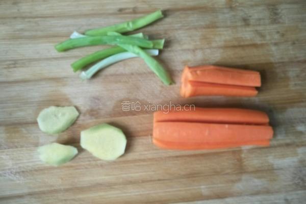 胡萝卜排骨汤的做法图解3