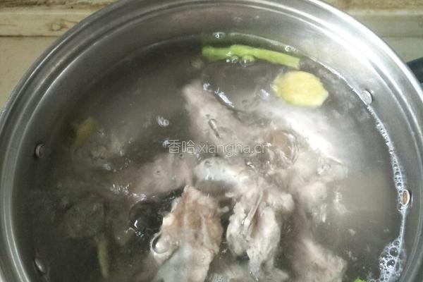 胡萝卜排骨汤的做法图解8