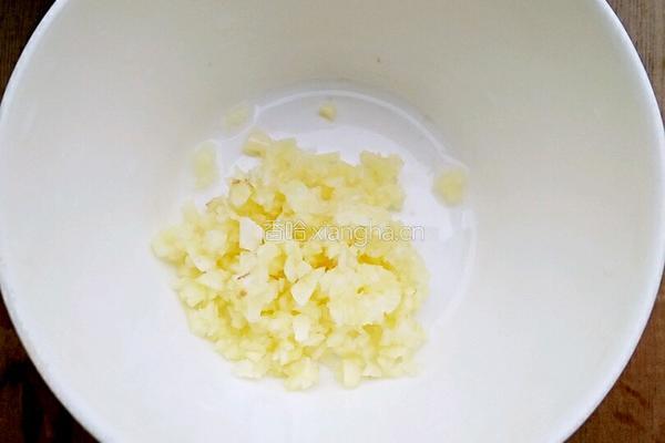凉拌木耳香菜的做法图解3