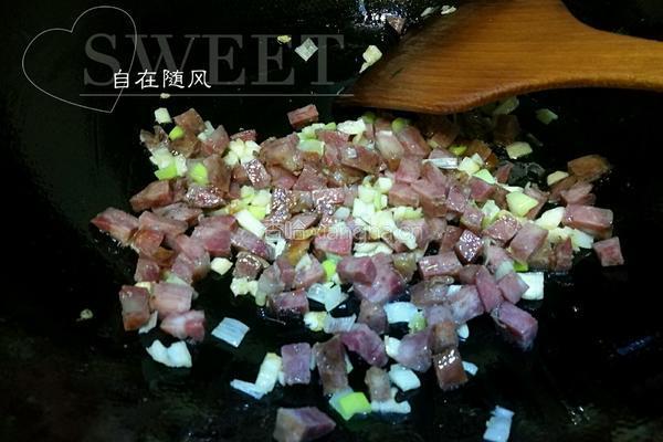 腊肠菜丁蛋炒饭的做法图解5