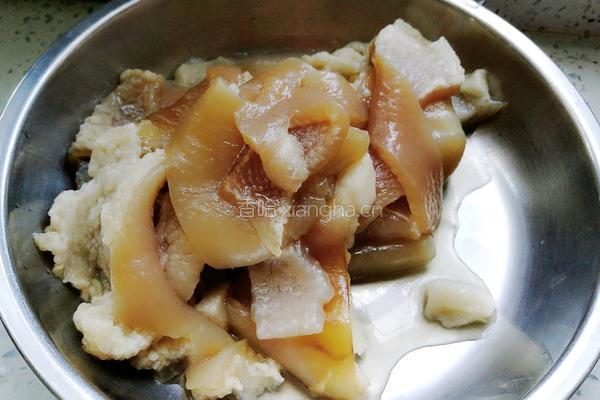 马齿苋肉皮包子馅的做法图解2