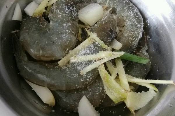蜂蜜焖虾的做法图解2