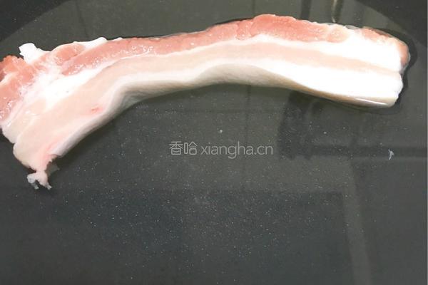 韩式五花肉炒辣白菜的做法图解1
