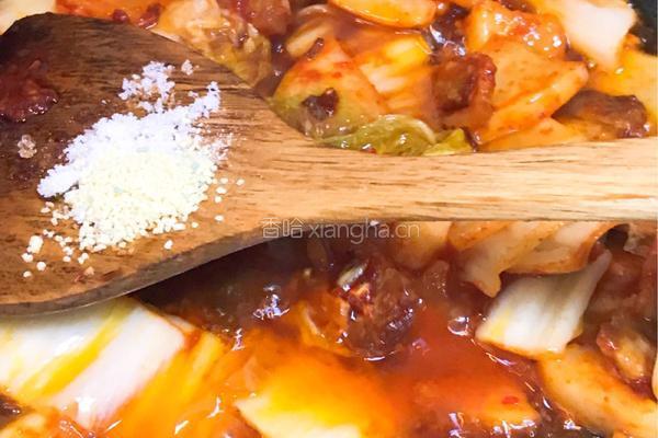 韩式五花肉炒辣白菜的做法图解7
