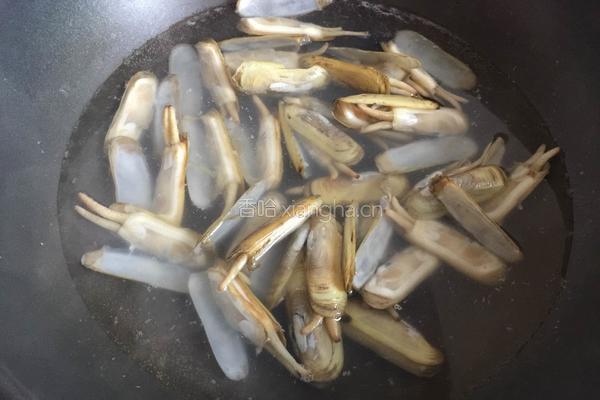 蒜蓉辣椒酱蒸蛏子的做法图解4