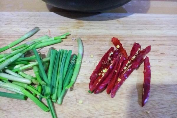爆炒茧蛹的做法图解3