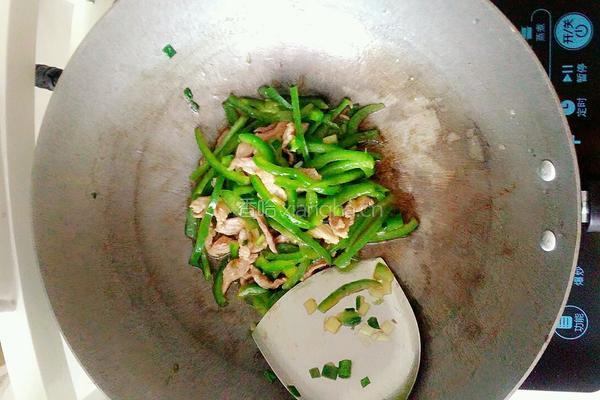青椒炒肉丝的做法图解7