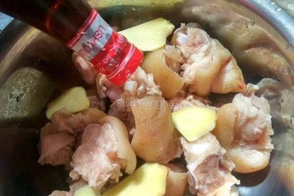 电饭锅酱油猪脚的做法图解5