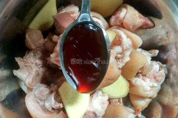 电饭锅酱油猪脚的做法图解6