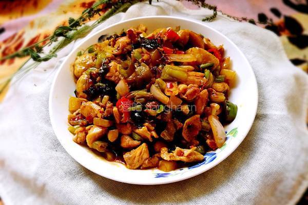 酸菜炒鸡腿肉的做法图解7