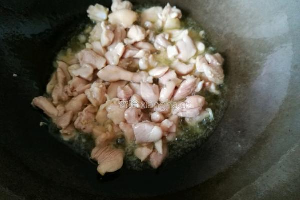 酸菜炒鸡腿肉的做法图解5