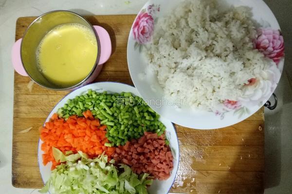 什锦蛋炒饭的做法图解1