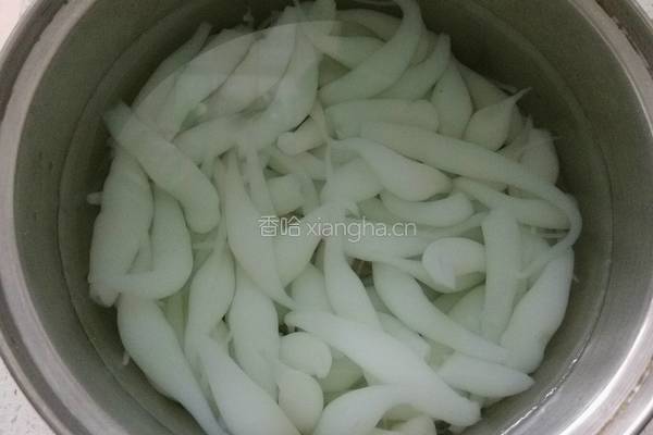 麻酱拌粉鱼的做法图解1