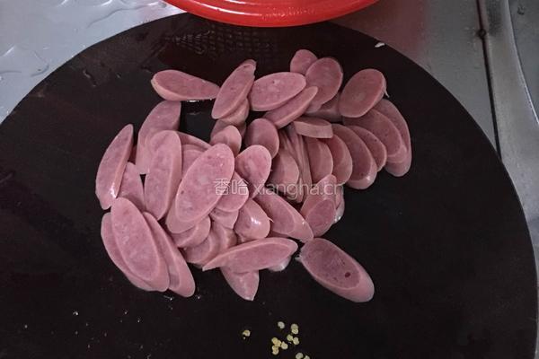 圆生菜炒火腿肠的做法图解1