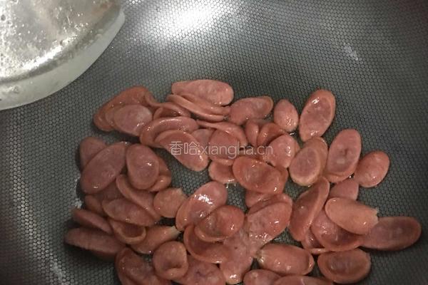 圆生菜炒火腿肠的做法图解2