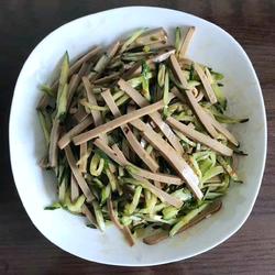 凉拌黄瓜蛋定姐鸡蛋干的做法[图]