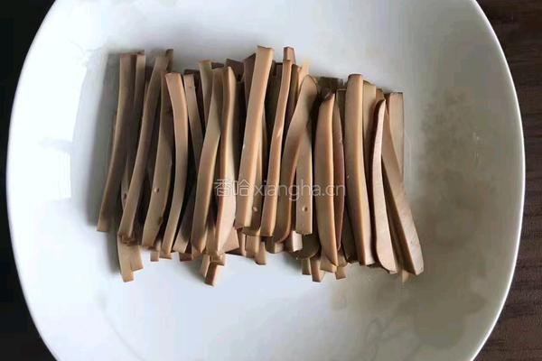凉拌黄瓜蛋定姐鸡蛋干的做法图解1