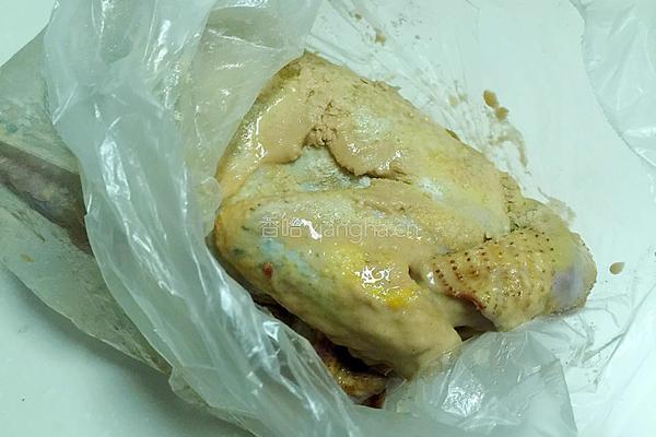 电饭锅版盐焗鸡的做法图解3