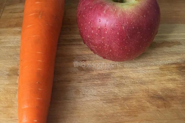 苹果胡萝卜泥（宝宝辅食）的做法图解1