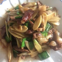 嫩生姜炒五花肉的做法[图]