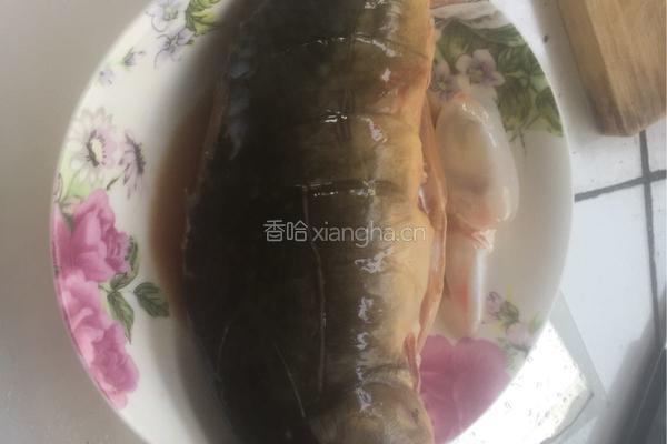 红烧裸斑鱼的做法图解1