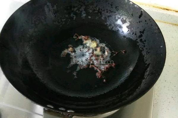 酸菜炒五花肉的做法图解4